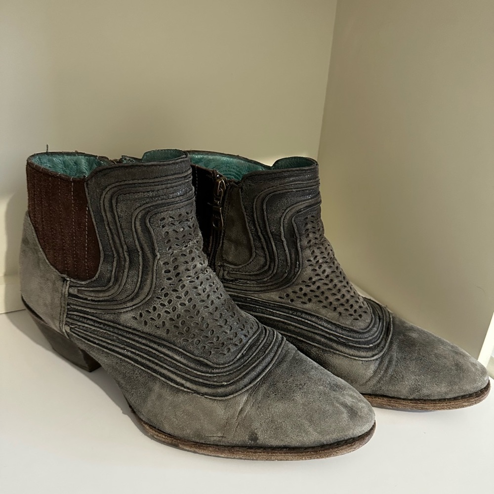 Corral Vintage Women's Western Ankle Boots - Distressed Gray Leather - Size 11
